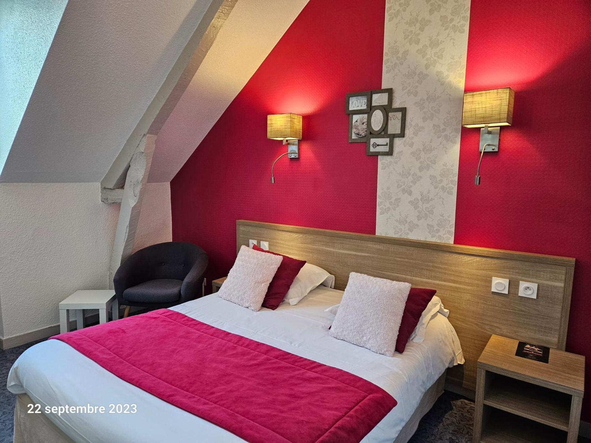 Hotel Le Rohan Charme Et Caractere Pontivy Exterior photo